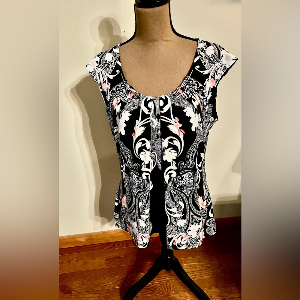 White House Black Market Graphic Cap Sleeve Jersey Top